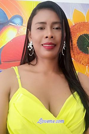 211146 - Yeinis Age: 39 - Colombia